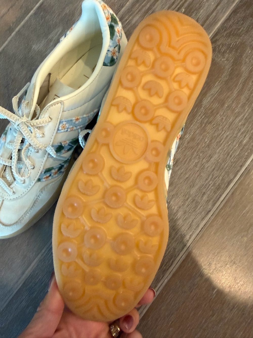 adidas x Liberty London Cream Leather Sneaker with floral Pattern - Picture 3 of 4